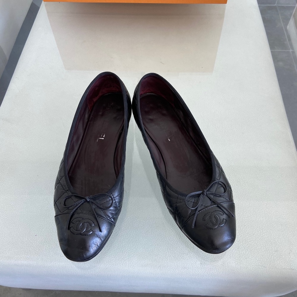Chanel black leather ballerina flats